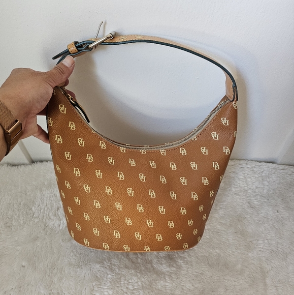 Dooney and Bourke Bucket Bag. IT39C Tan. - Picture 2 of 13